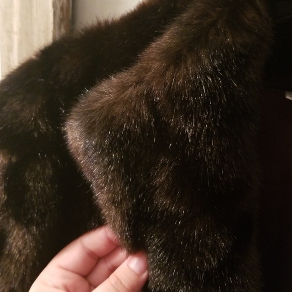 Faux fur coat! - Picture 2 of 8